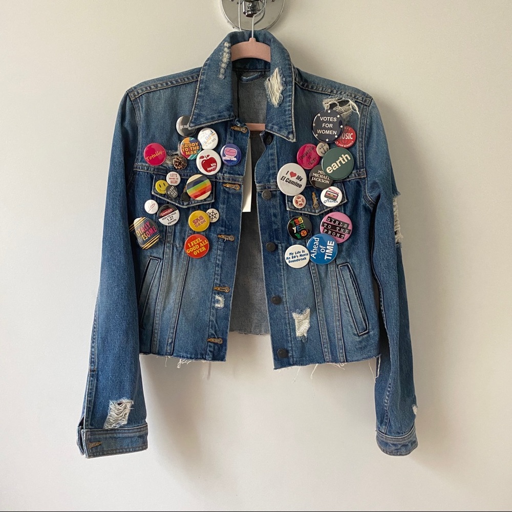 VERONICA BEARD Cropped Denim Jacket w/ 80’s Buttons